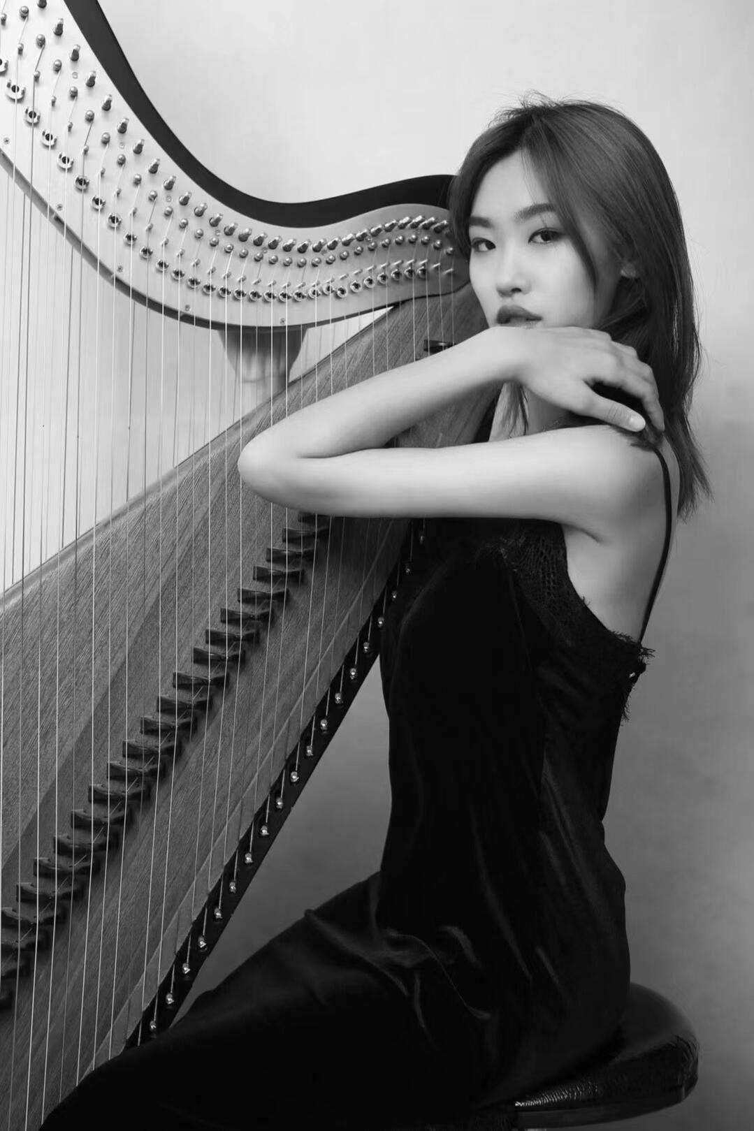 刘彩妮 - 中国音乐学院本科2020级箜篌专业。随学校乐团在国家大剧院、北京音乐厅、国家图书馆参演《红楼梦》、《江姐》等演出活动中担任箜篌声部第六届“敦煌杯”职业青年A组金奖