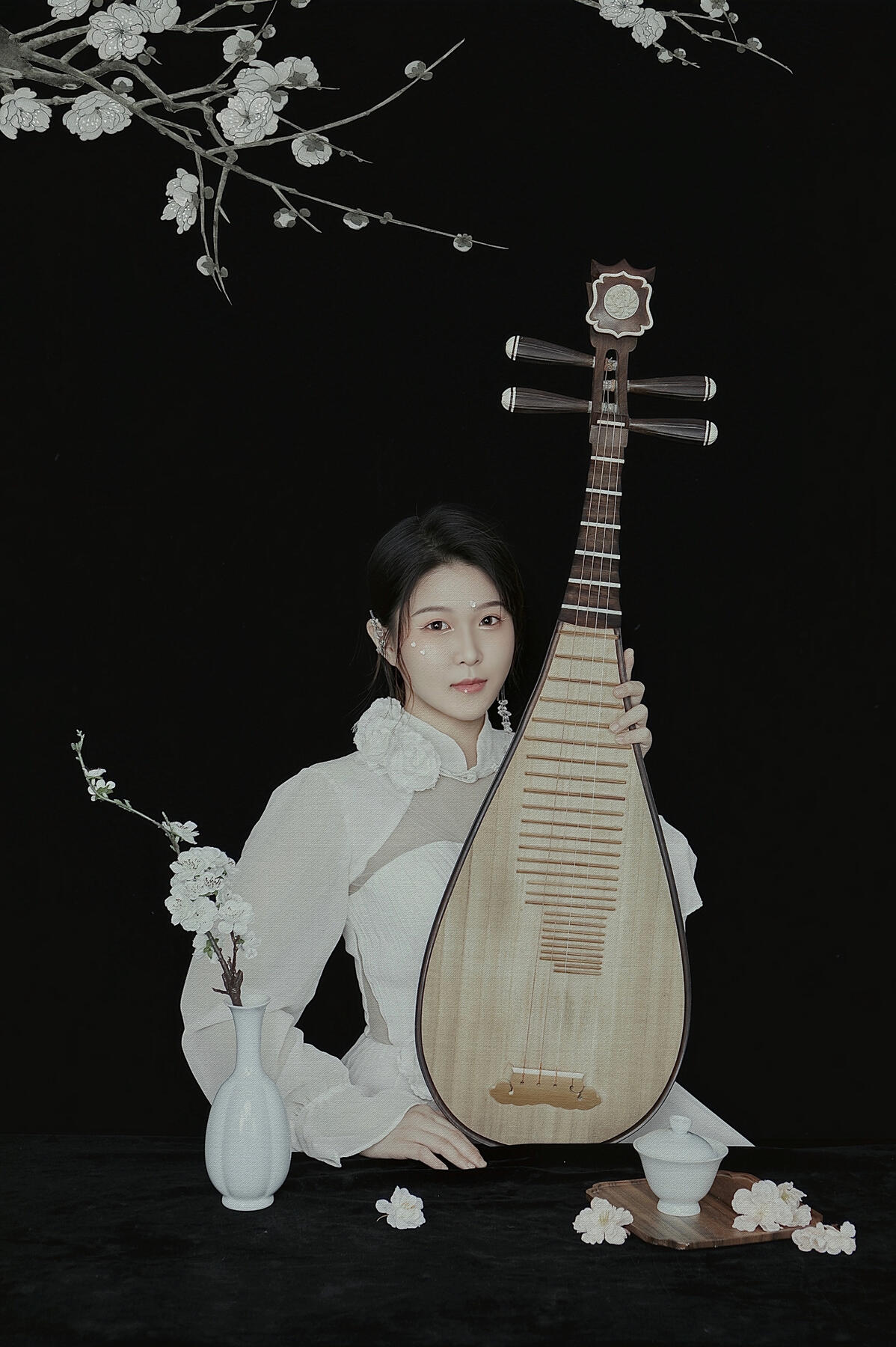 孙依伶 - 现就读于中央音乐学院琵琶专业,师从张强教授、傅华强教授多次荣获敦煌杯辽源杯金、银、铜奖2019年参加全国CCTV电视大赛昭君杯、楚汉杯青年A组银奖等。